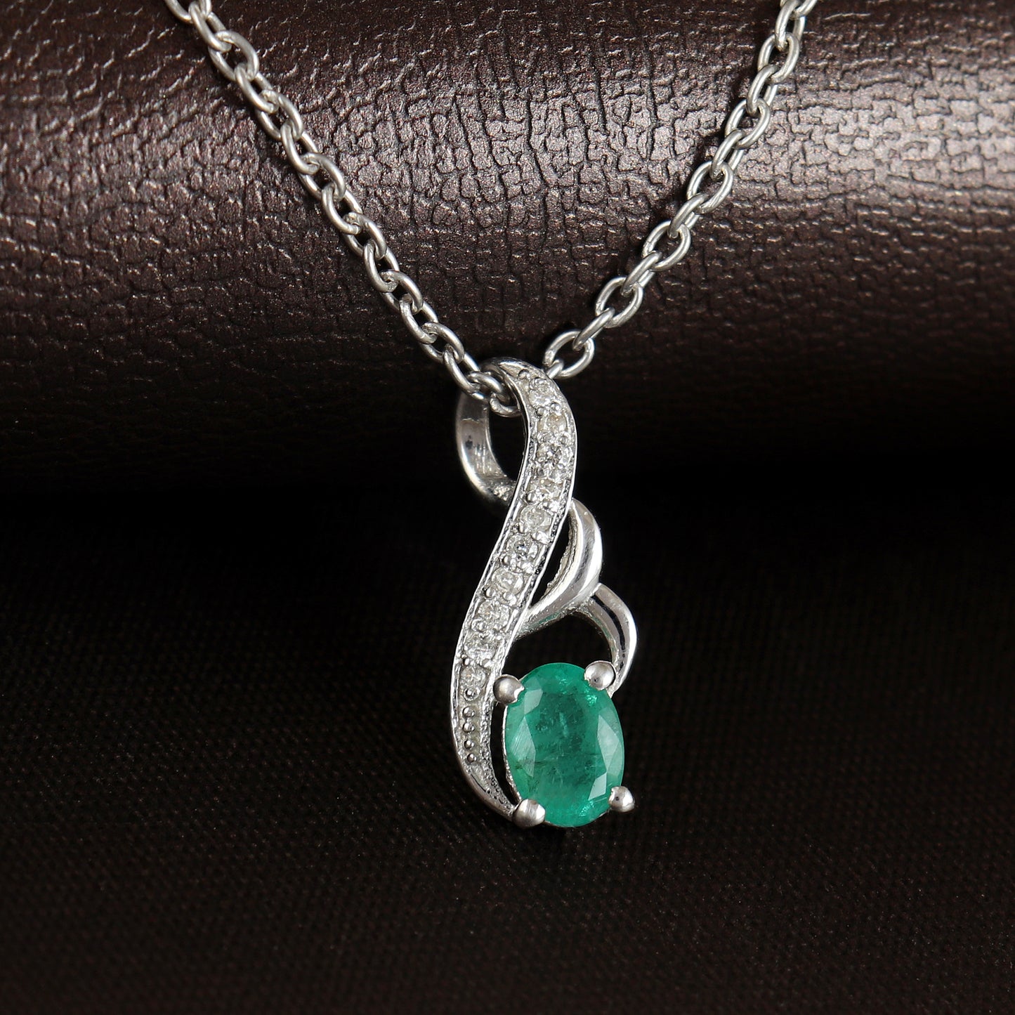 0.85 Ct Emerald Pendant-925 Silver Pendant-May Birthstone Pendant-Diamond Pendant-Natural Emerald Jewelry-7x5mm Oval Cut Gemstone Pendant