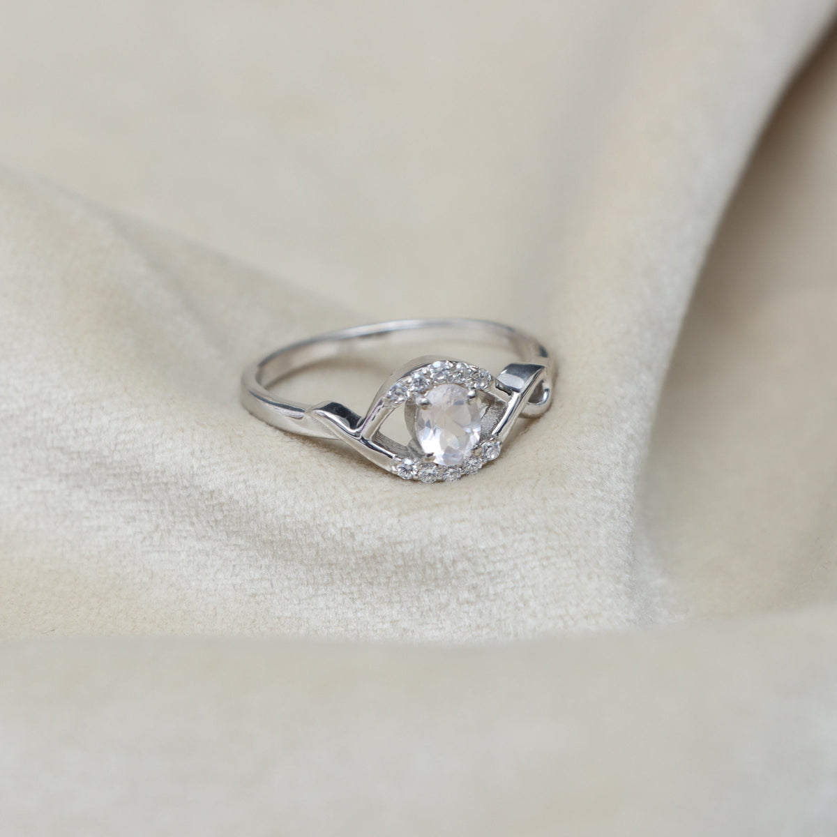 Oval Rose Quartz Ring: Minimalist Sterling Silver Jewelry