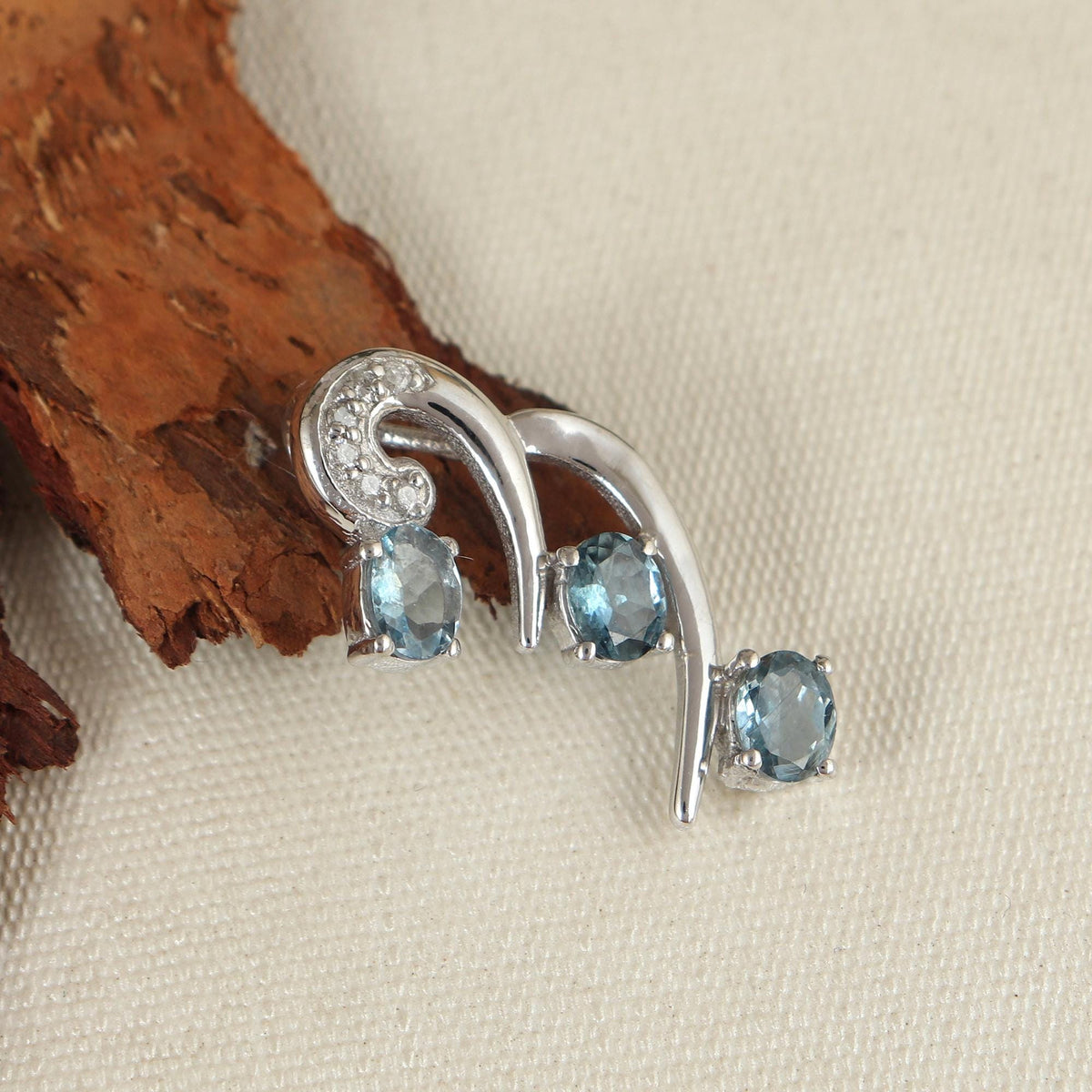 Natural Aquamarine Pendant-925 Sterling Silver Jewelry-Diamond Pendant-Aquamarine Designer Pendant-Chain Necklace-Oval Aquamarine Pendant