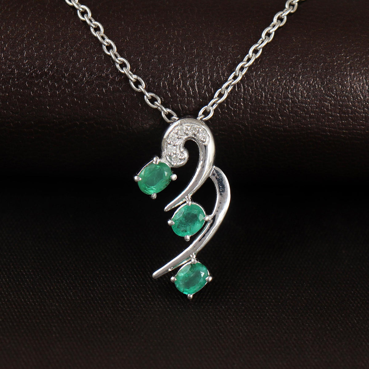 Natural Emerald Pendant-Gemstone Pendant-925 Sterling Silver Jewelry-Oval Green Emerald Necklace