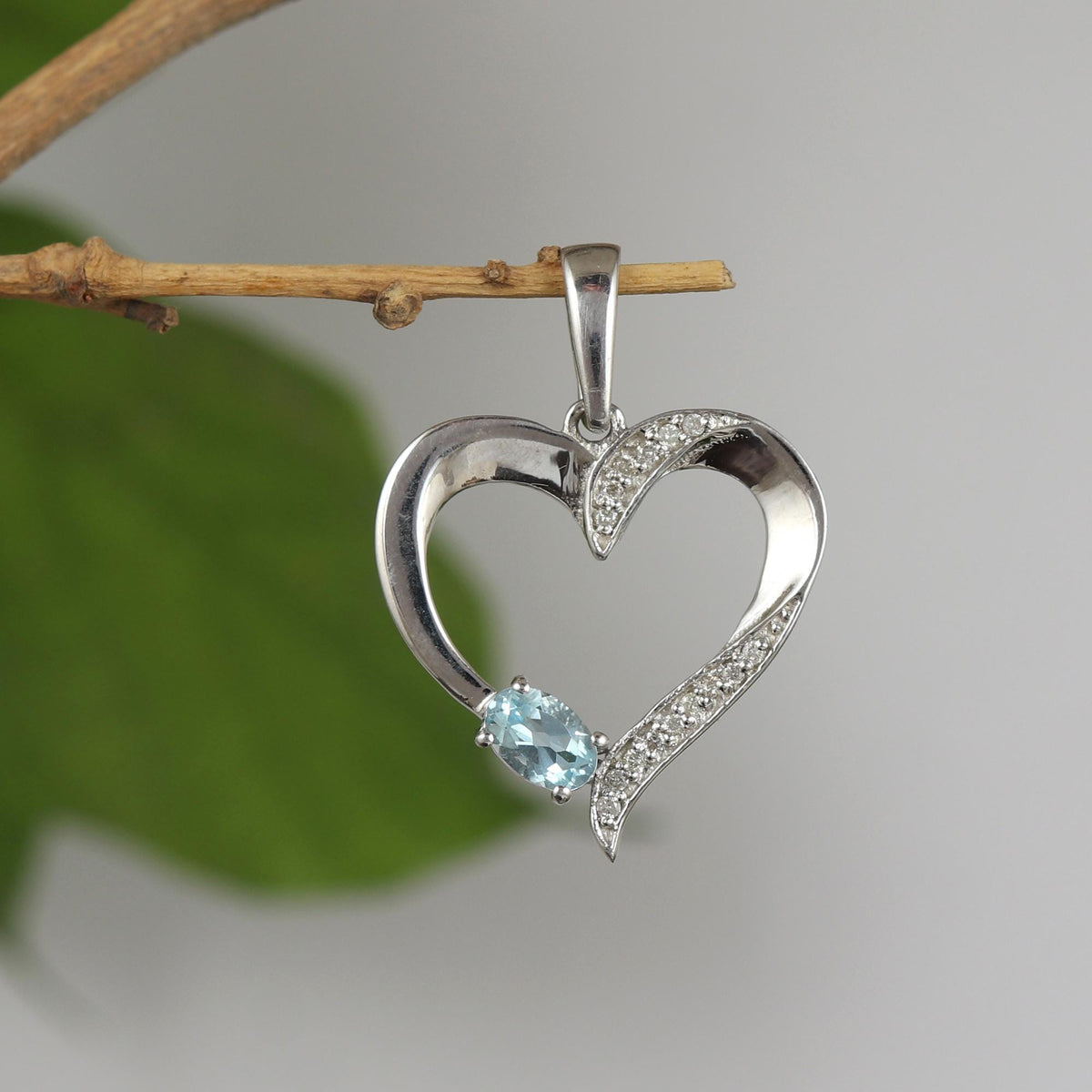 Natural Aquamarine Pendant-925 Sterling Silver Jewelry-Aquamarine Heart Pendant-March Birthstone-Chain Necklace-Oval Gemstone-Gift for Mom