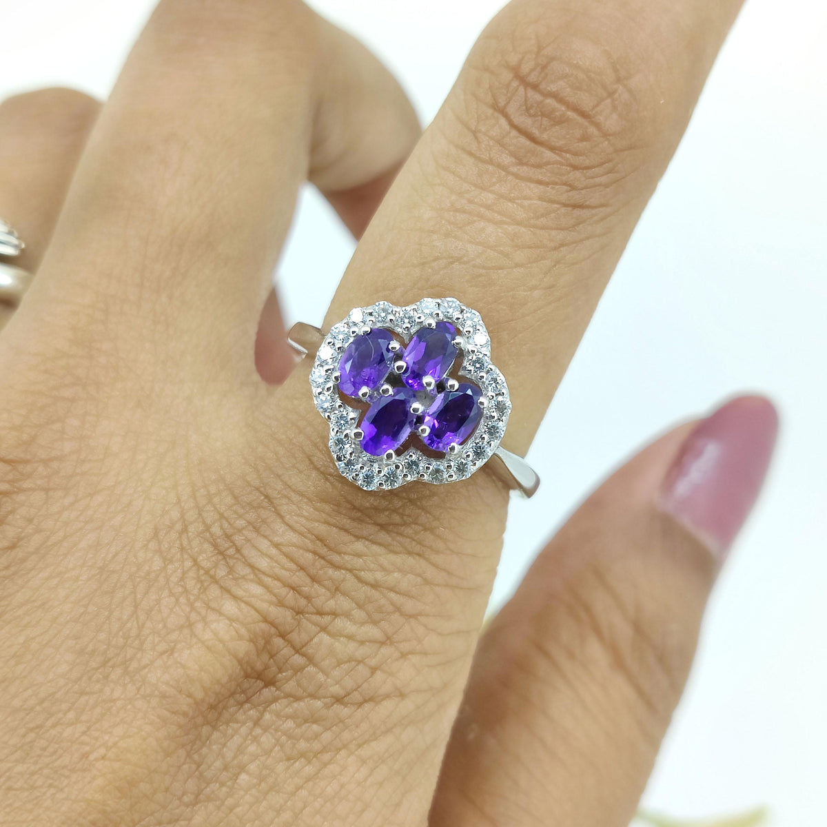 Natural African Amethyst Ring-925 Sterling Silver-Oval Gemstone Flower Ring-February Birthstone Jewelry-Minimalist Amethyst Jewelry Gift