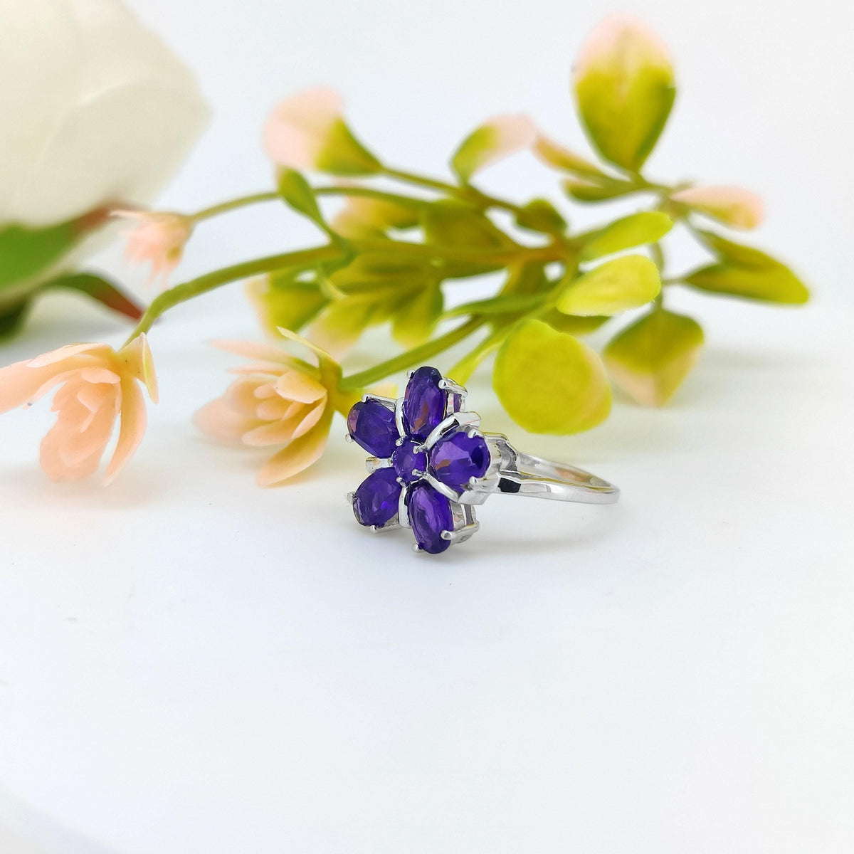 Natural African Amethyst Flower Ring-925 Sterling Silver-Oval Gemstone Ring-February Birthstone Jewelry