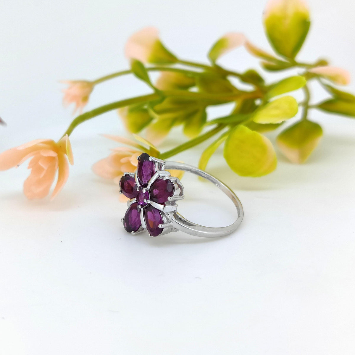 Rhodolite Garnet Flower Ring: Oval Gemstone, Sterling Silver