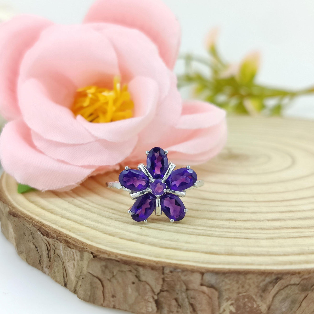 Natural African Amethyst Flower Ring-925 Sterling Silver-Oval Gemstone Ring-February Birthstone Jewelry