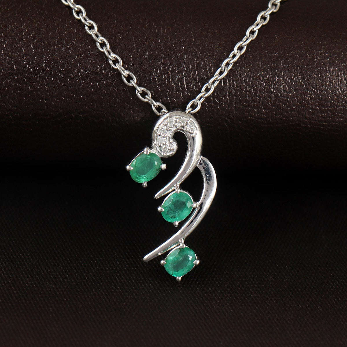 Natural Emerald Pendant-Gemstone Pendant-925 Sterling Silver Jewelry-Oval Green Emerald Necklace