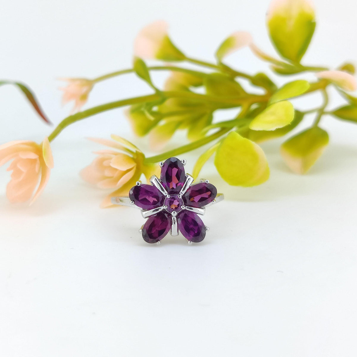 Rhodolite Garnet Flower Ring: Oval Gemstone, Sterling Silver