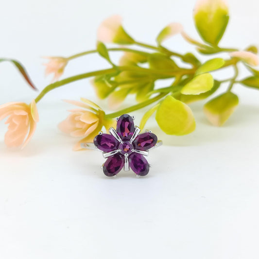 Rhodolite Garnet Flower Ring: Oval Gemstone, Sterling Silver